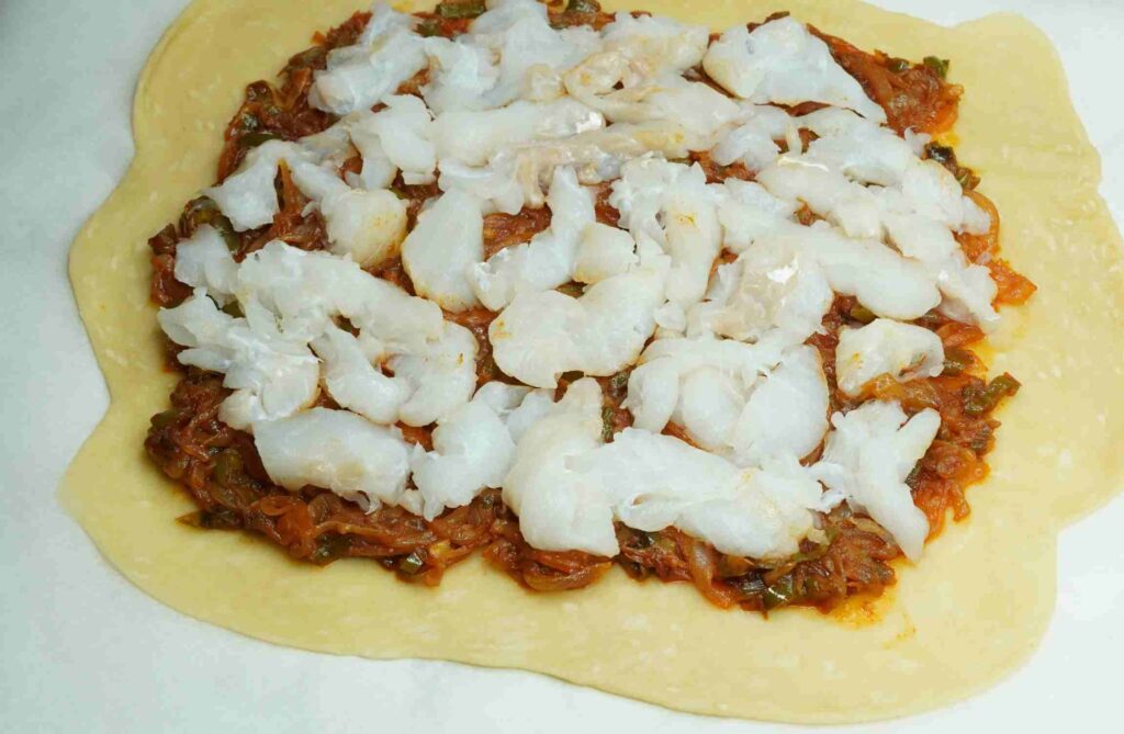 Empanada de bacalao y pasas 13